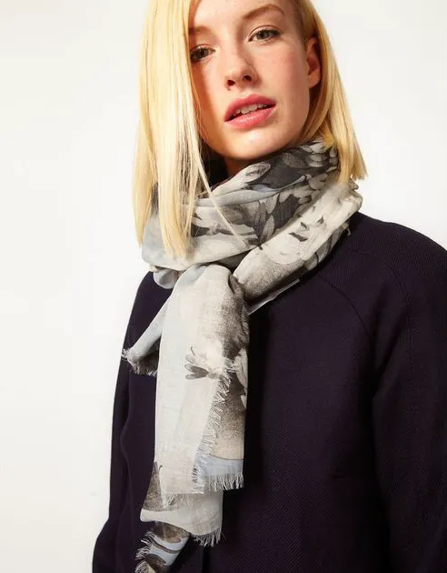 DS-1012-B "ROSE ORIGAMI" - JONATHAN SAUNDERS DIGITAL PRINT CASHMERE SILK SCARF. MADE IN ITALY